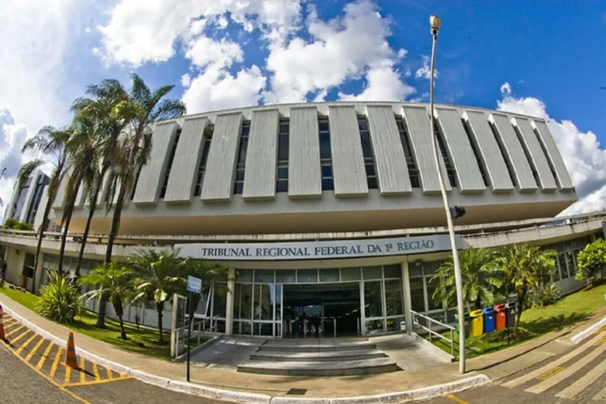 União terá de pagar férias e 13º retroativos a oficiais de Justiça
